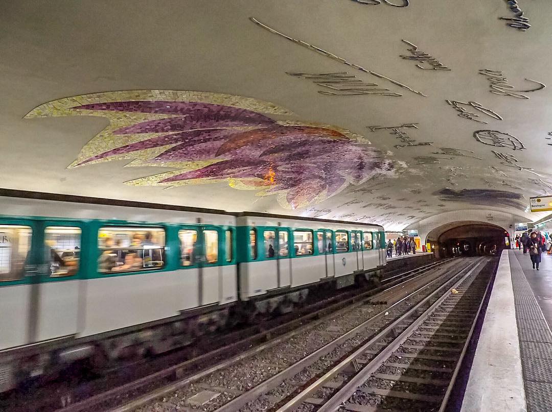 L’histoire de la ligne 10 du métro parisien à travers 3 stations La Tête en l'Air L’histoire de la ligne 10 du métro parisien à travers 3 stations La Tête en l'Air